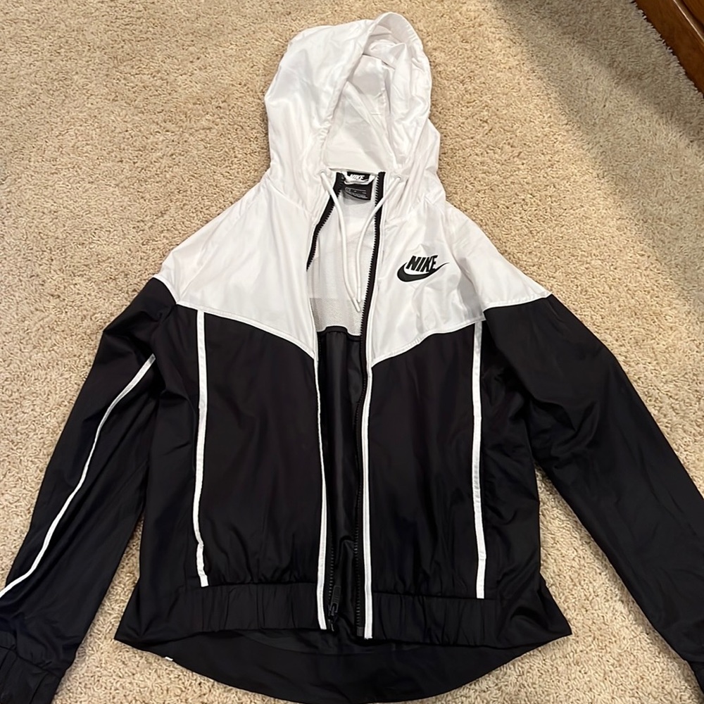 Nike Women’s Sportswear Windrunner Jacket, Black and White, Windbreaker